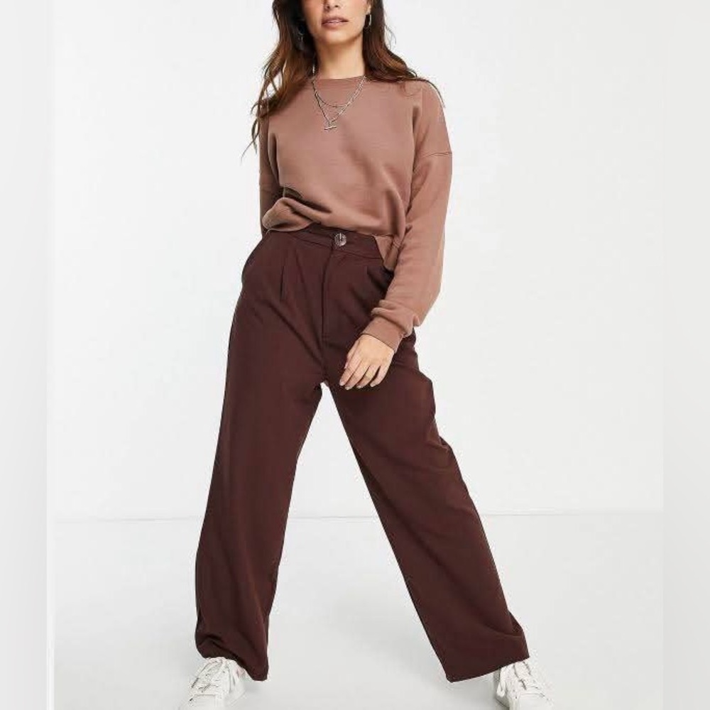 Stradivarius Petite wide leg relaxed dad pants in chocolate brown